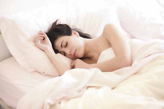 Ruhig schlafen – für die einen selbstverständlich und für die anderen sehnlichster Herzenswunsch {©Foto: pixabay.com © Claudio Scott (CCO Creative Commons))